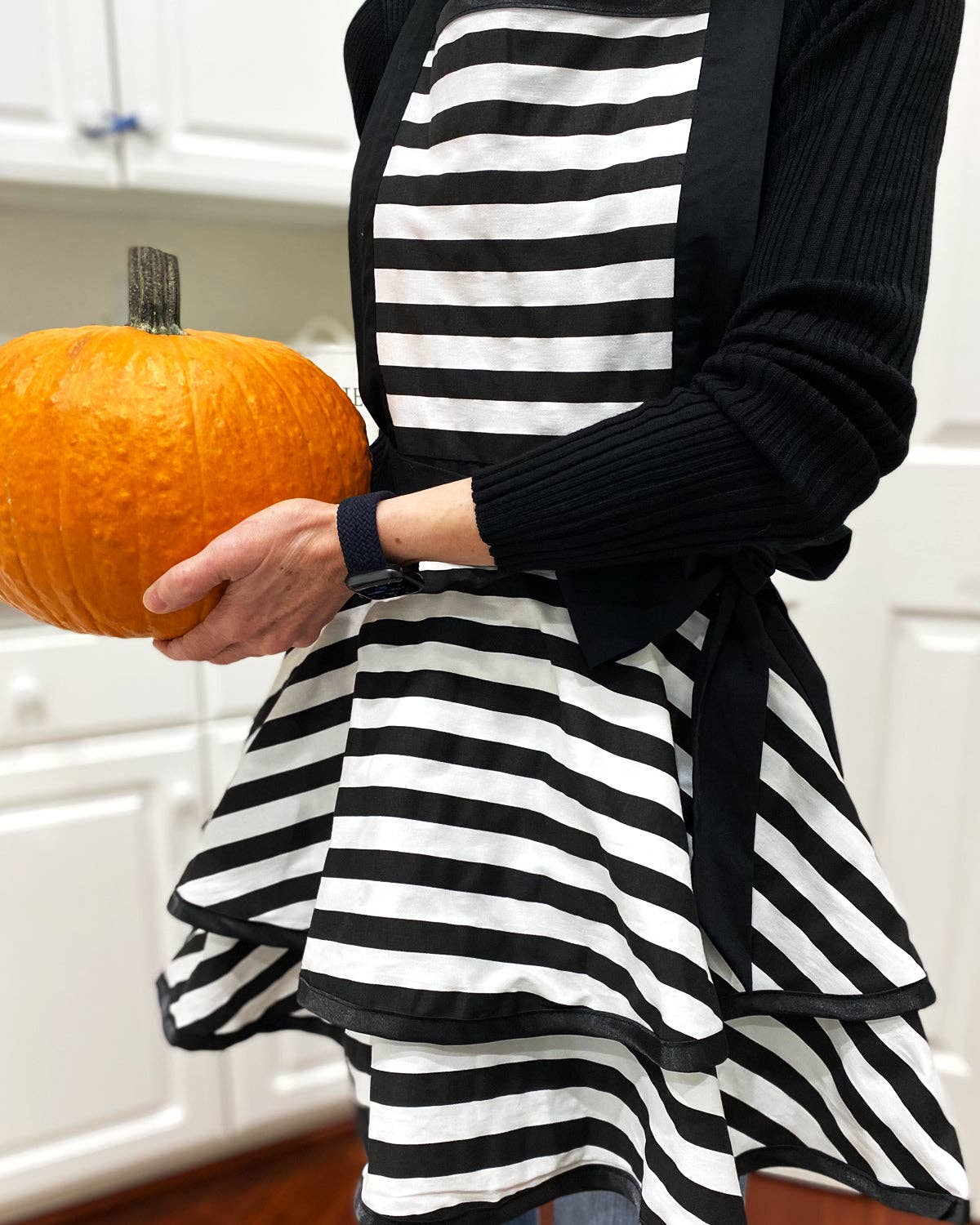 Wrapables Classic Vintage Apron, Stylish Cooking Apron