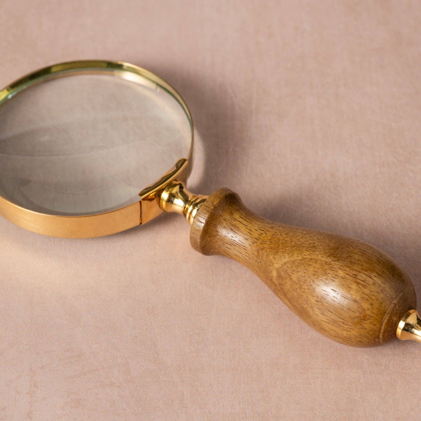 Pakadana Magnifying Glass